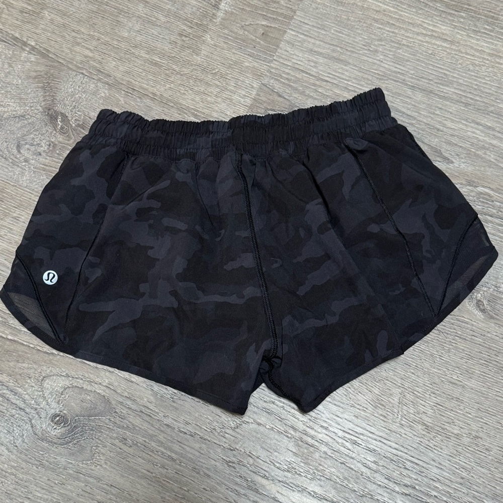 Lululemon hotty hot shorts camo 6 - Picture 2 of 5